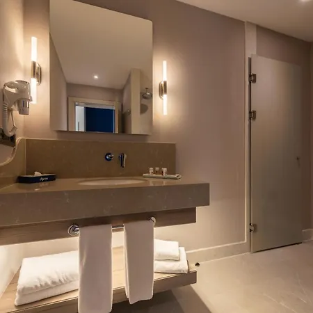 Ramada Encore Bayrampasa 4*