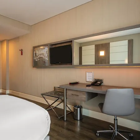 Ramada Encore Bayrampasa 4*