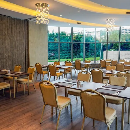 ラマダ アンコール バイランパサ 4* イスタンブール
